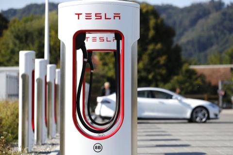 tesla-supercharger