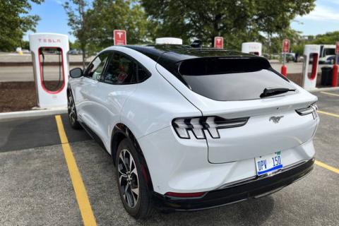 Accordo-tra-Ford-e-Tesla-per-l'utilizzo-dei-Supercharger
