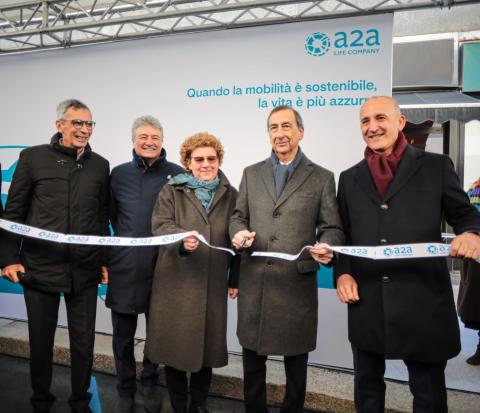 Milano-si-illumina-di-verde-con-l'inaugurazione-delle-colonnine-City-Plug-di-A2A